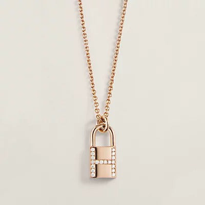 ˇTrend JewelryˇHM ADVANCED NICHE LOCK HEAD NECKLACE DIAMONDS
