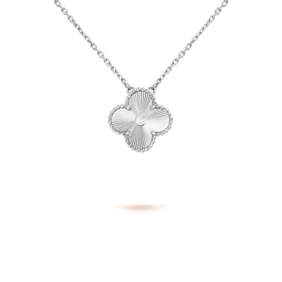 ˇTrend JewelryˇCLOVER  15MM DIAMOND LASER NECKLACE SILVER